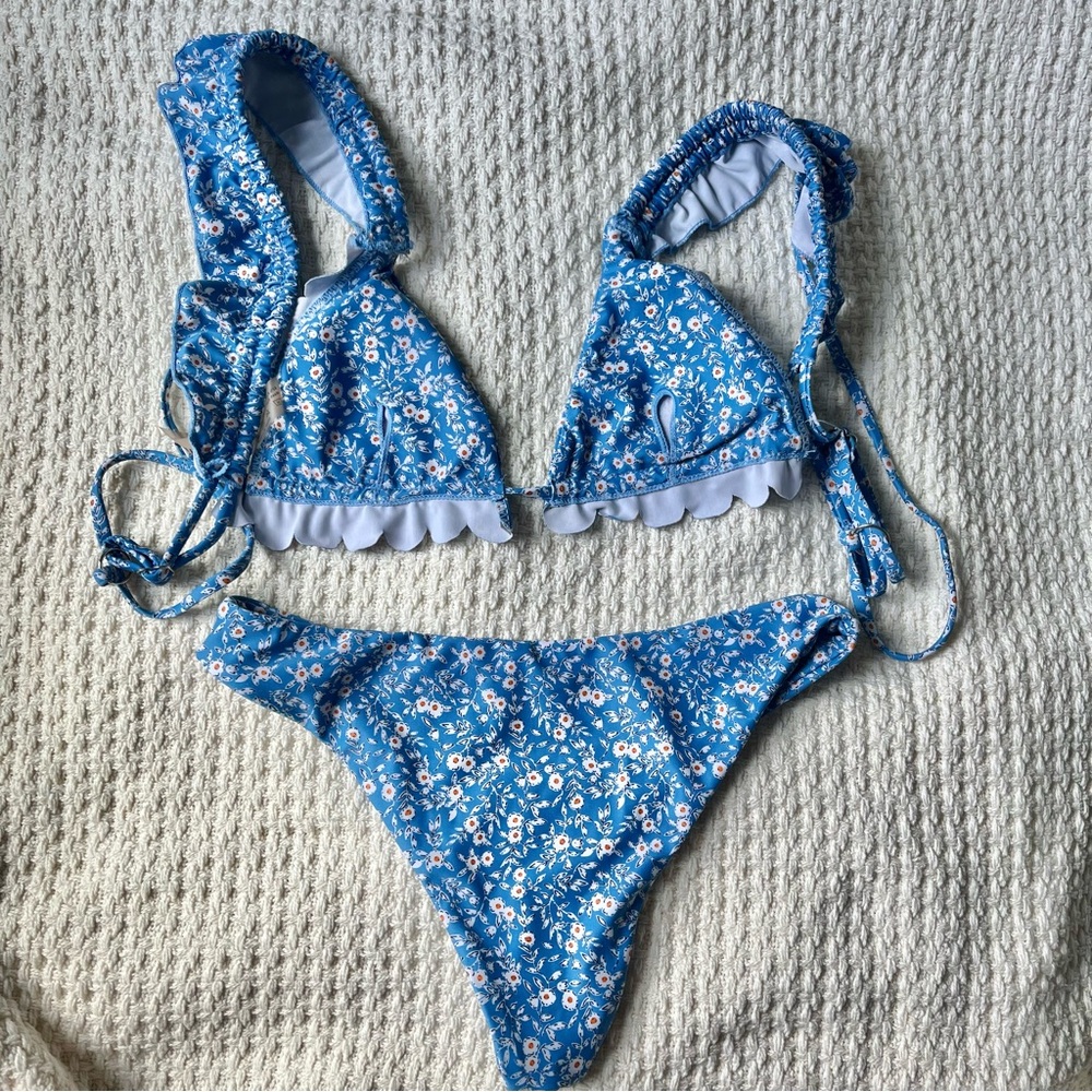 Floral Ruffle Bikini Set - Picture 2 of 9